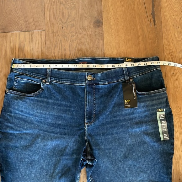 Lee Women's Plus Size Legendary Mid Rise Bootcut Jean NWT Size 26W Medium - Picture 9 of 16